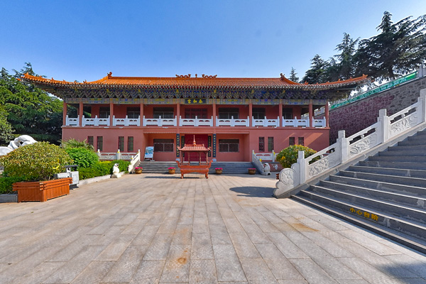 新郑始祖山塔陵园是在北邙附近吗？始祖山陵园有什么特色